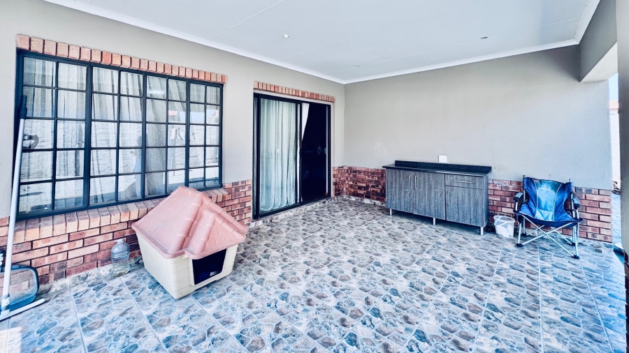 3 Bedroom Property for Sale in Waterkloof East North West